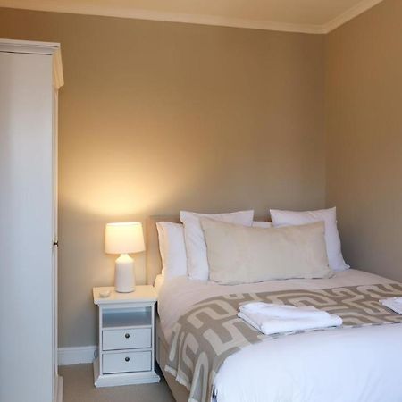 Luxury Living Outside The City Walls - Sleeps Six! 切斯特 外观 照片