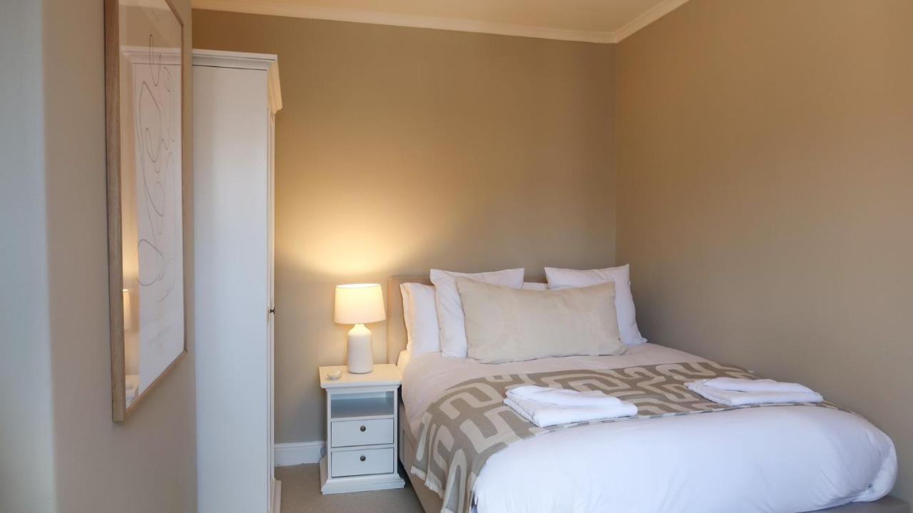 Luxury Living Outside The City Walls - Sleeps Six! 切斯特 外观 照片