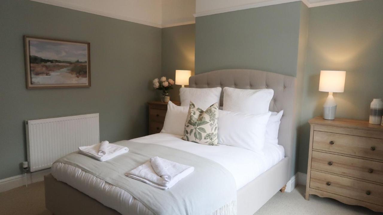 Luxury Living Outside The City Walls - Sleeps Six! 切斯特 外观 照片