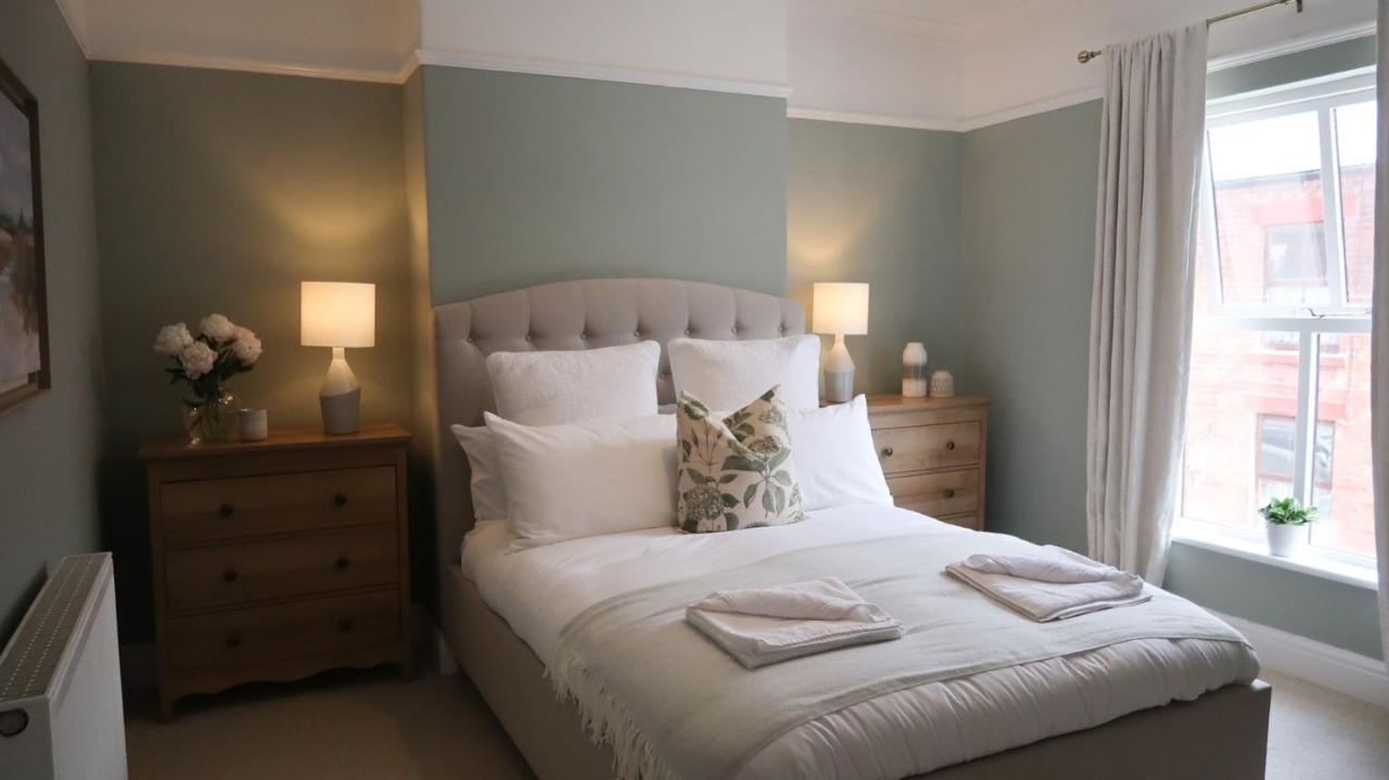 Luxury Living Outside The City Walls - Sleeps Six! 切斯特 外观 照片