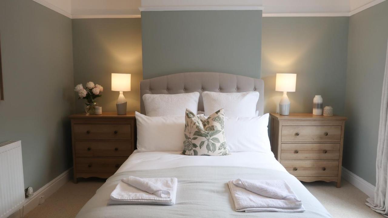 Luxury Living Outside The City Walls - Sleeps Six! 切斯特 外观 照片
