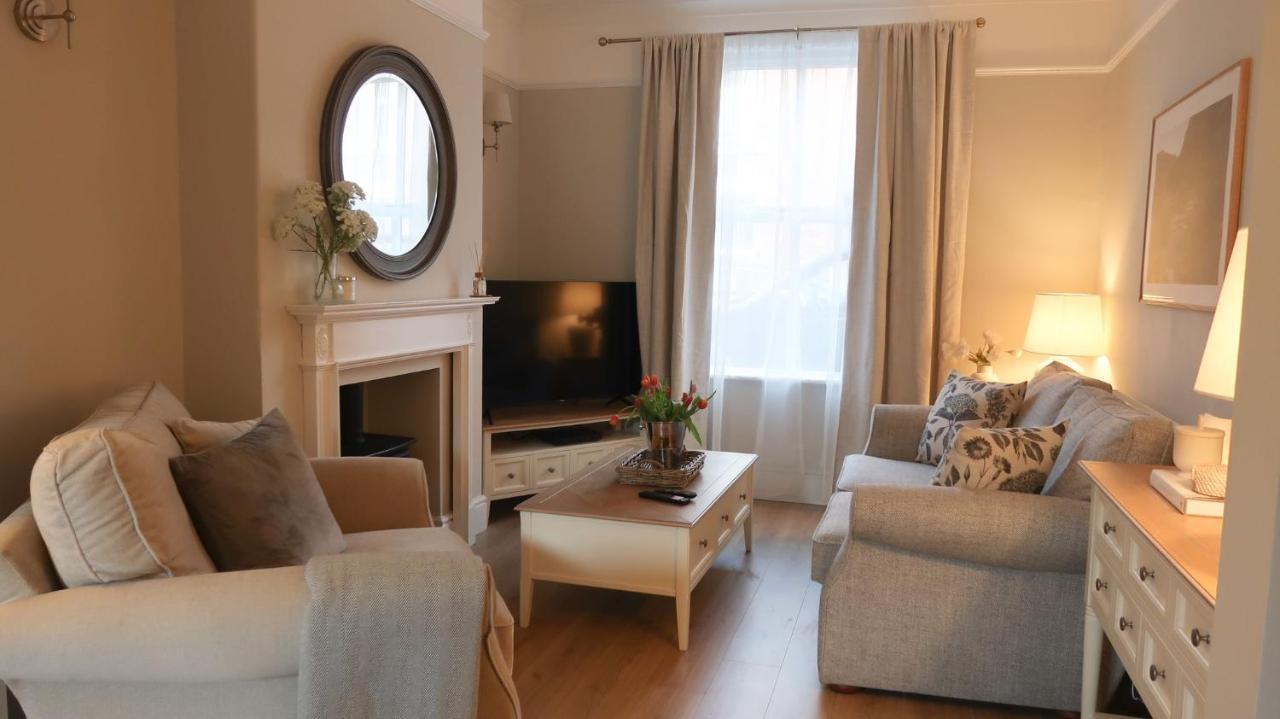 Luxury Living Outside The City Walls - Sleeps Six! 切斯特 外观 照片