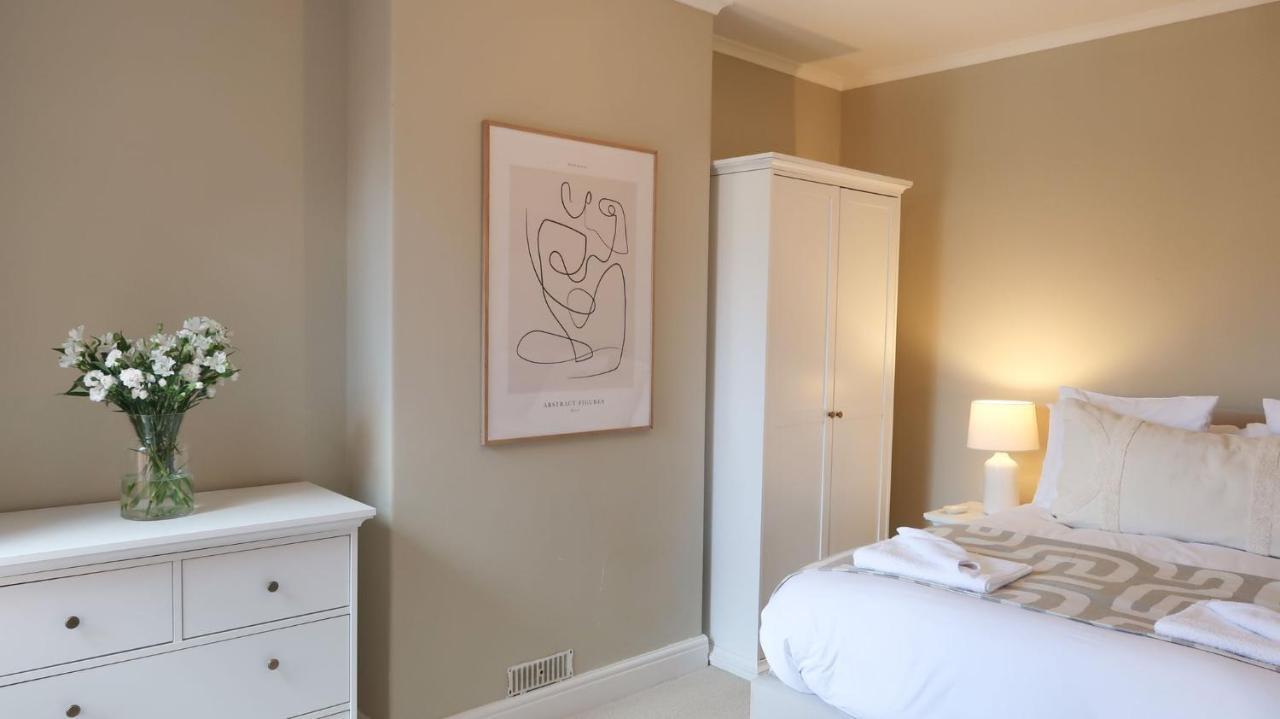Luxury Living Outside The City Walls - Sleeps Six! 切斯特 外观 照片