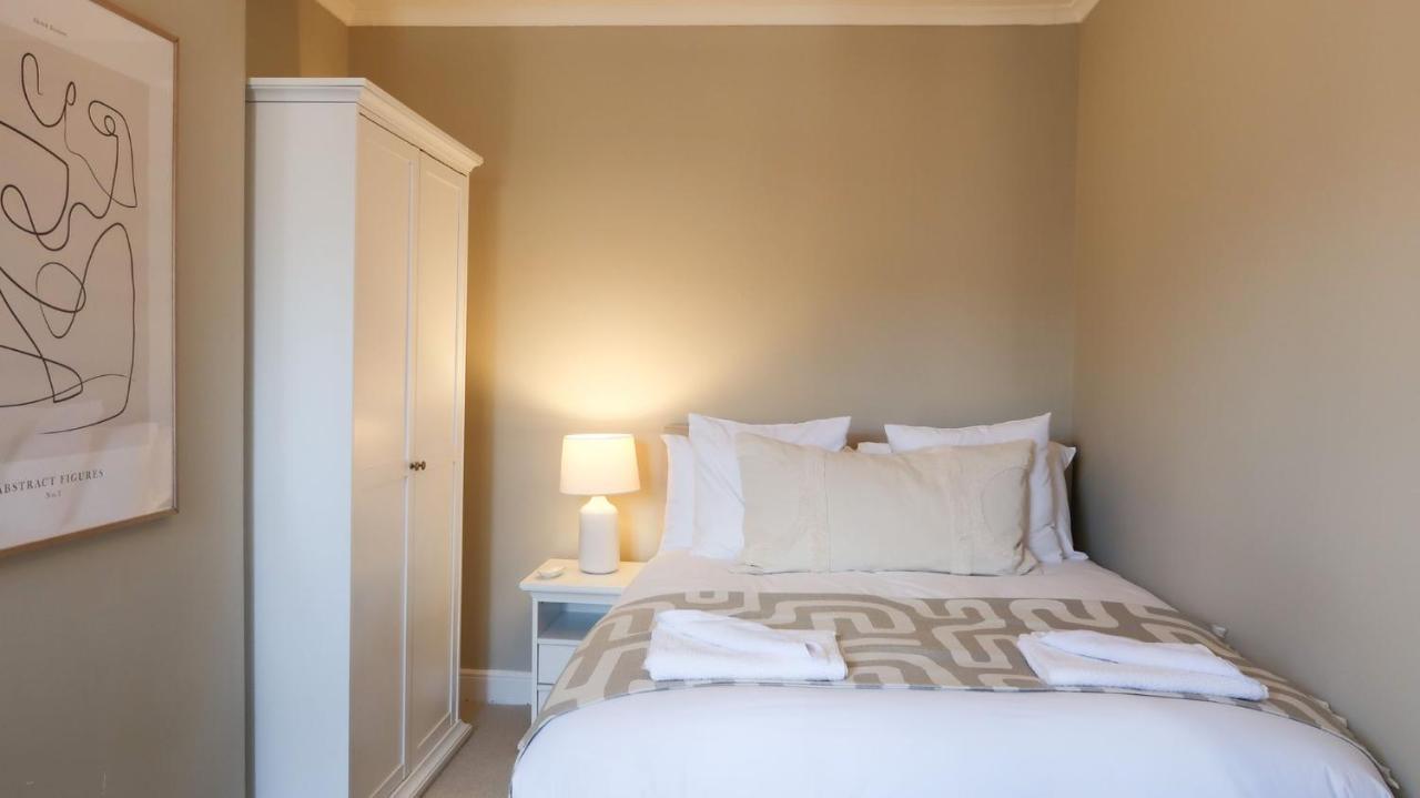 Luxury Living Outside The City Walls - Sleeps Six! 切斯特 外观 照片