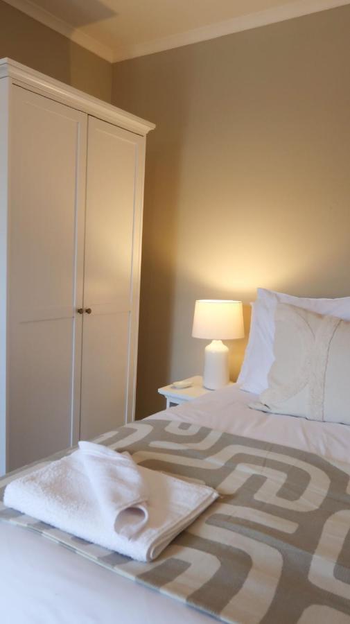 Luxury Living Outside The City Walls - Sleeps Six! 切斯特 外观 照片