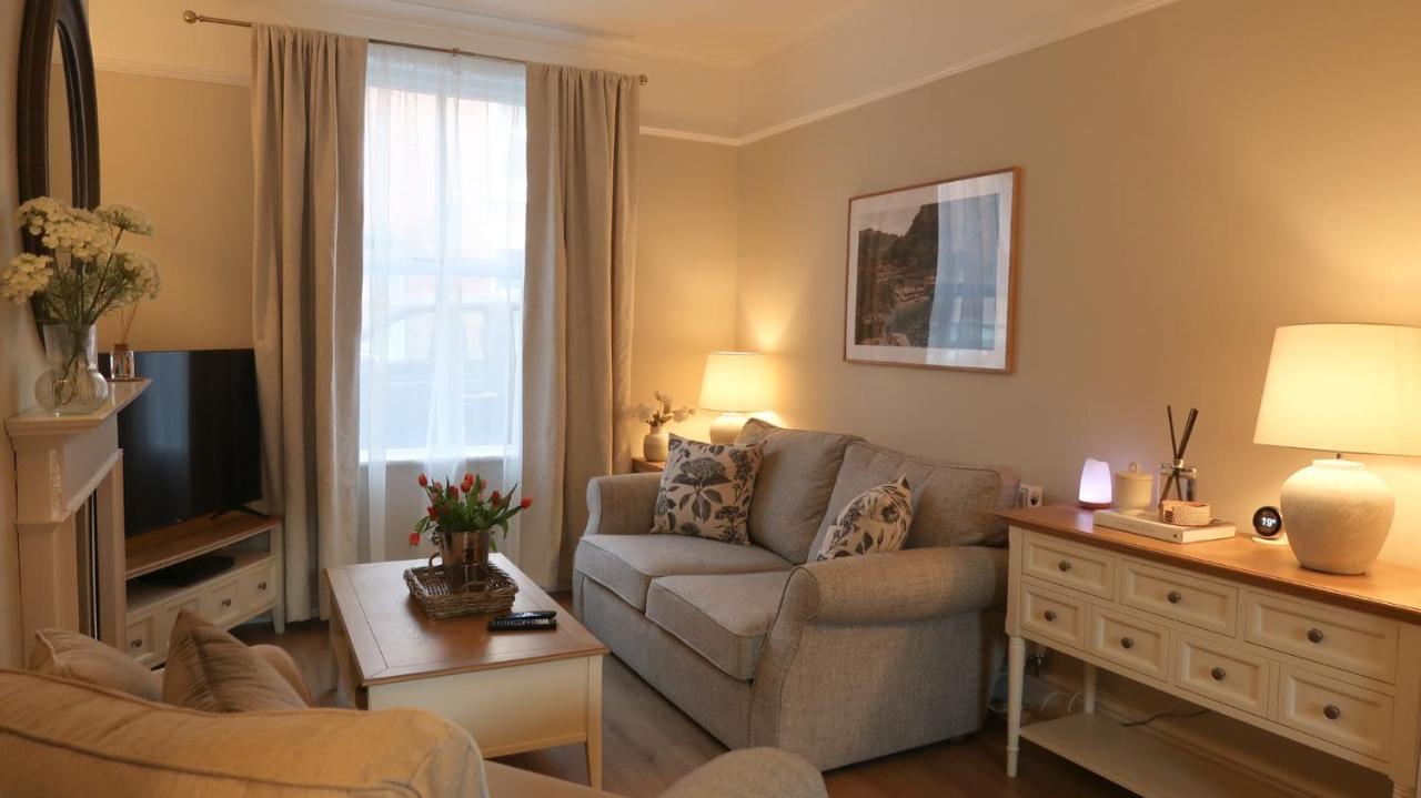 Luxury Living Outside The City Walls - Sleeps Six! 切斯特 外观 照片