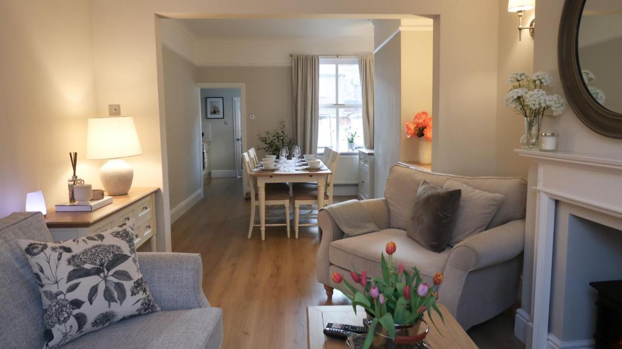 Luxury Living Outside The City Walls - Sleeps Six! 切斯特 外观 照片