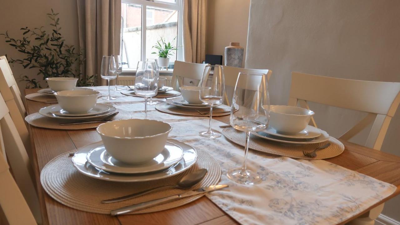 Luxury Living Outside The City Walls - Sleeps Six! 切斯特 外观 照片