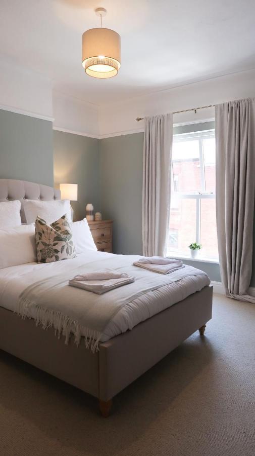 Luxury Living Outside The City Walls - Sleeps Six! 切斯特 外观 照片