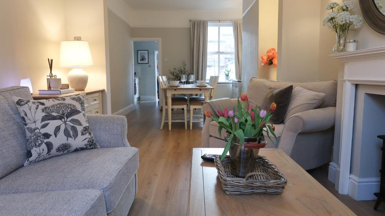 Luxury Living Outside The City Walls - Sleeps Six! 切斯特 外观 照片