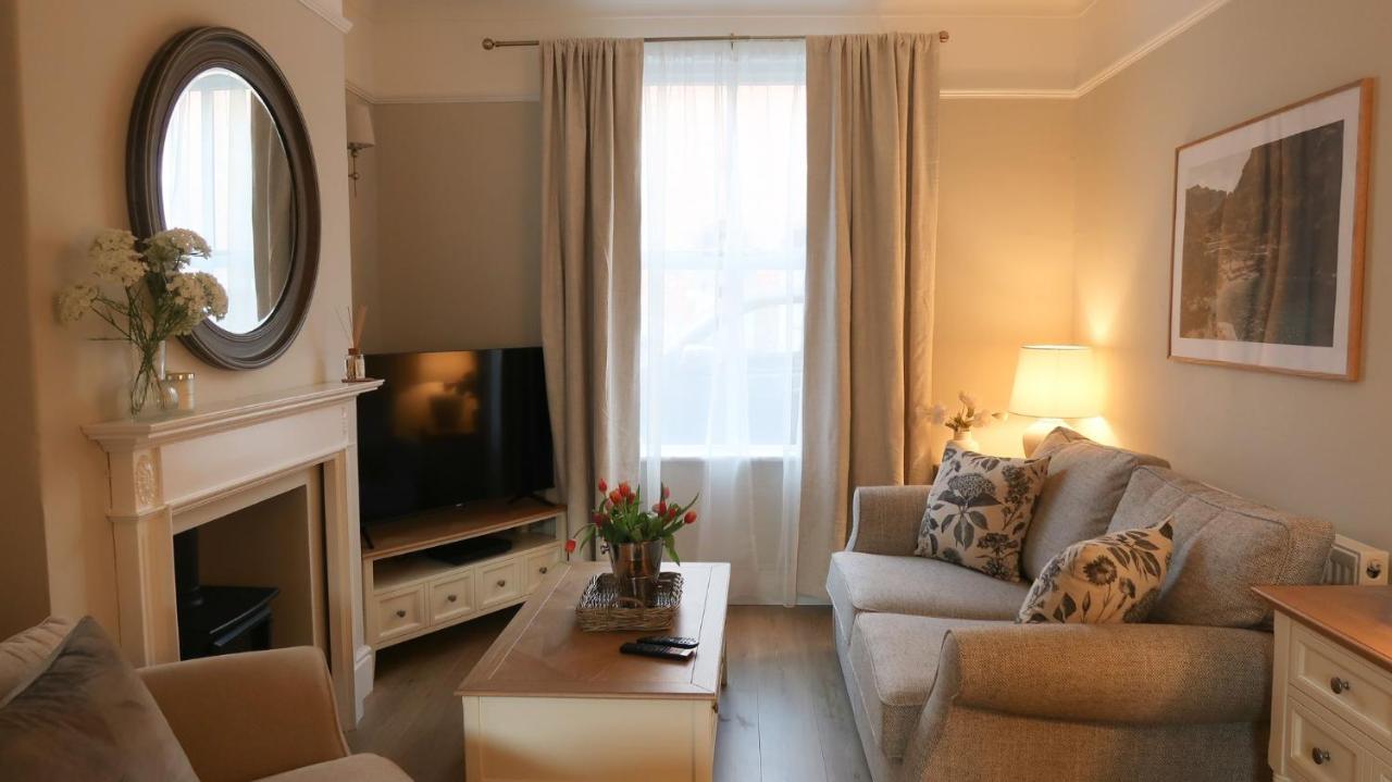 Luxury Living Outside The City Walls - Sleeps Six! 切斯特 外观 照片