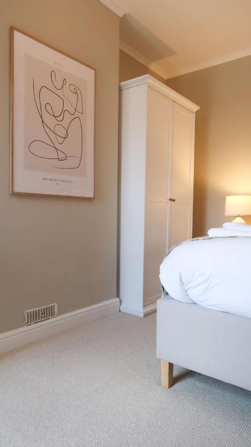 Luxury Living Outside The City Walls - Sleeps Six! 切斯特 外观 照片